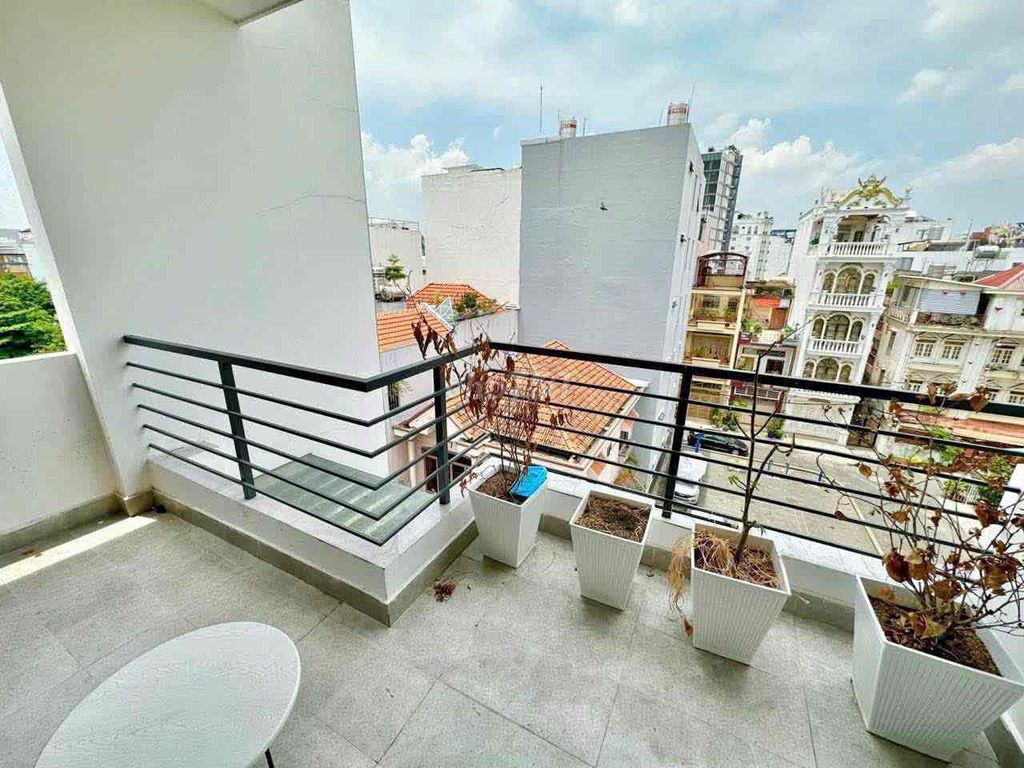 private wash-balcon-full furniture - favoring moral intervals