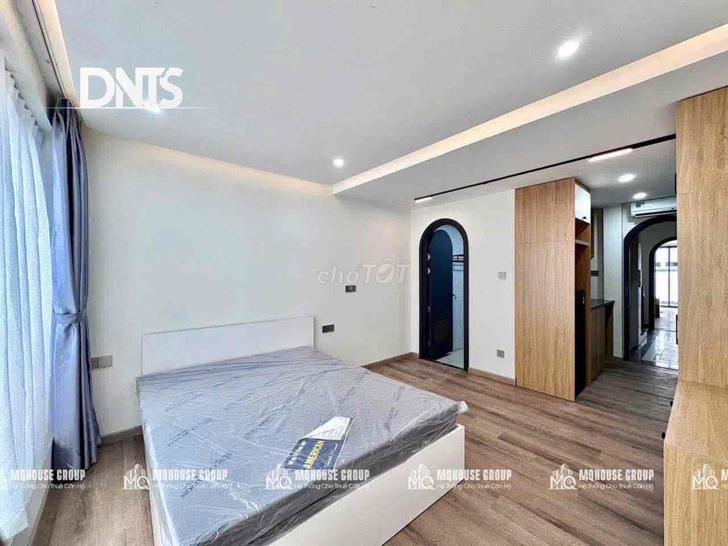 Rent a balcony studio full of luxury furniture downtown in District 1.