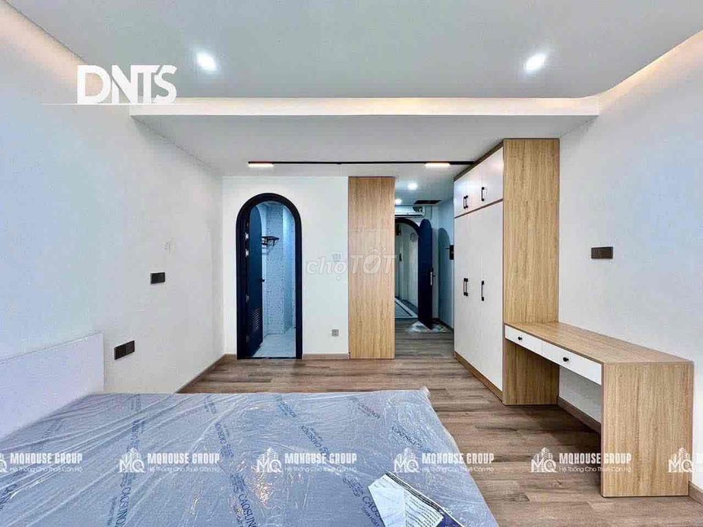 Rent a balcony studio full of luxury furniture downtown in District 1.