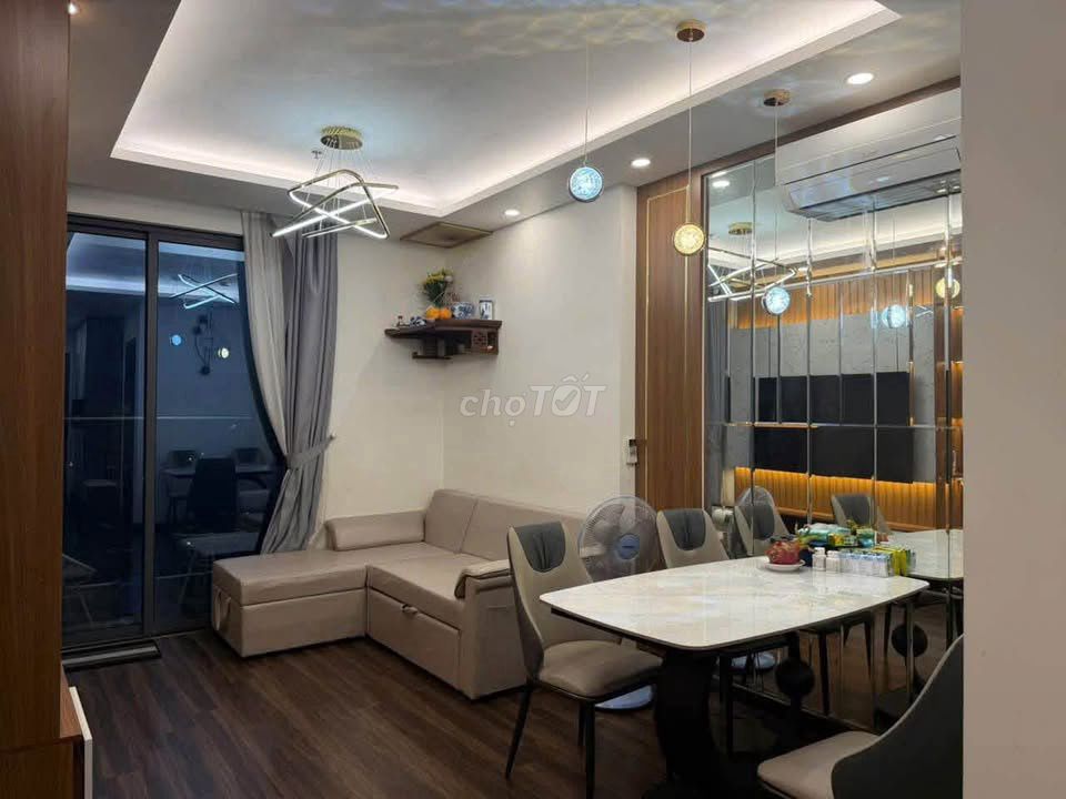 C/c senior Golden Maison, Phổ Quang-free 2 bedrooms only 17 million a month.