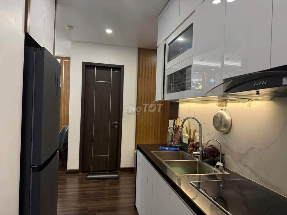 C/c senior Golden Maison, Phổ Quang-free 2 bedrooms only 17 million a month.