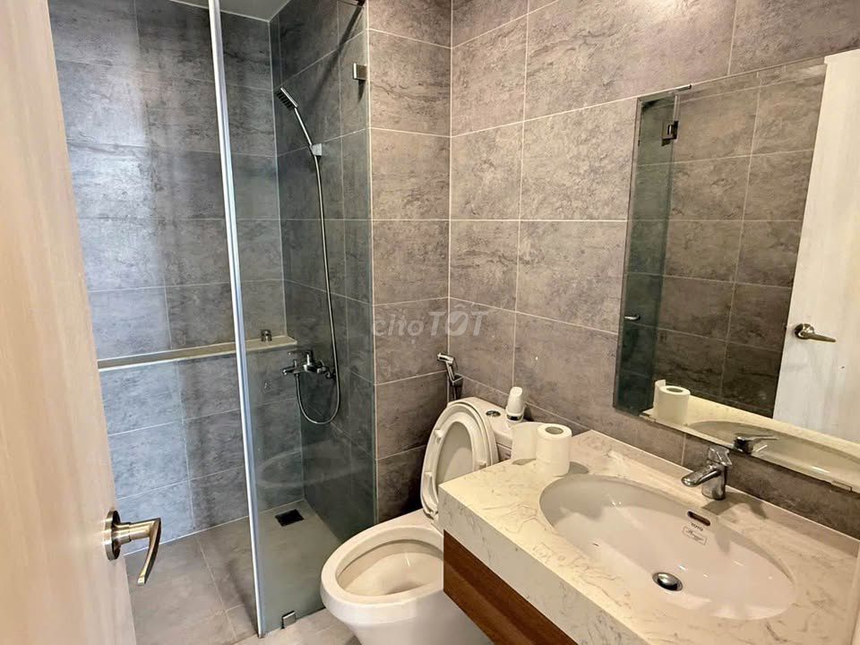 Rent C/c Sky Center - 2 bedrooms for 16 million a month. D/c: 16 Phổ Quang, tb.