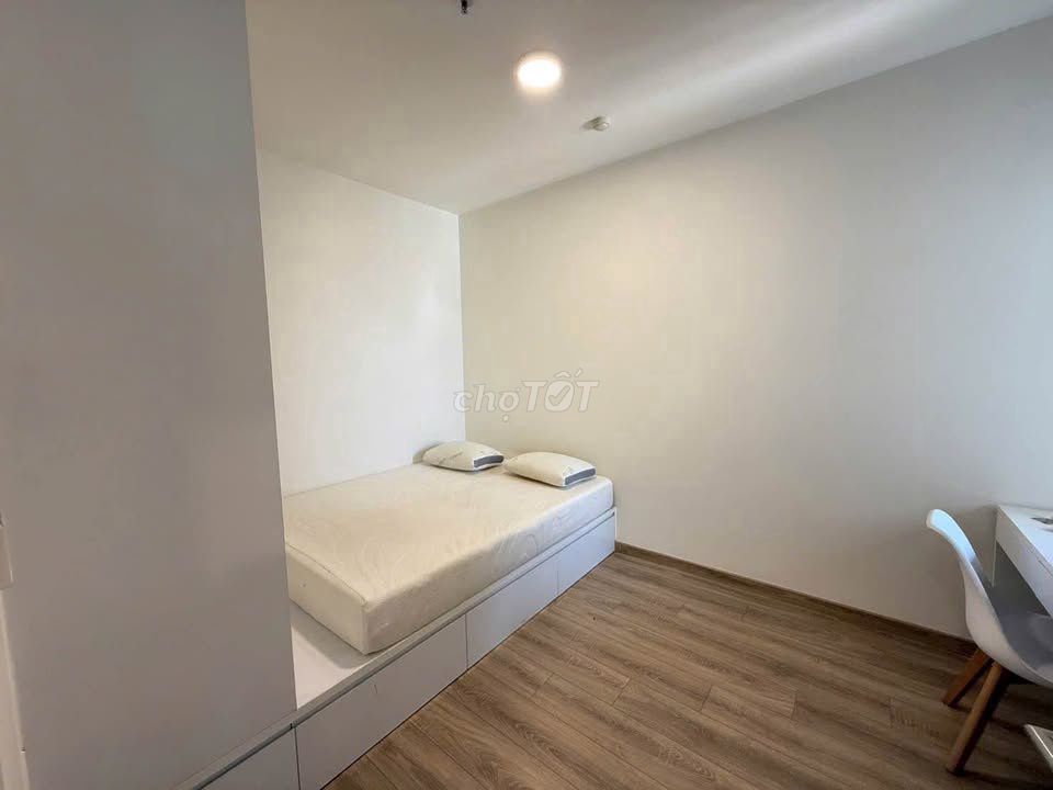 Rent C/c Sky Center - 2 bedrooms for 16 million a month. D/c: 16 Phổ Quang, tb.