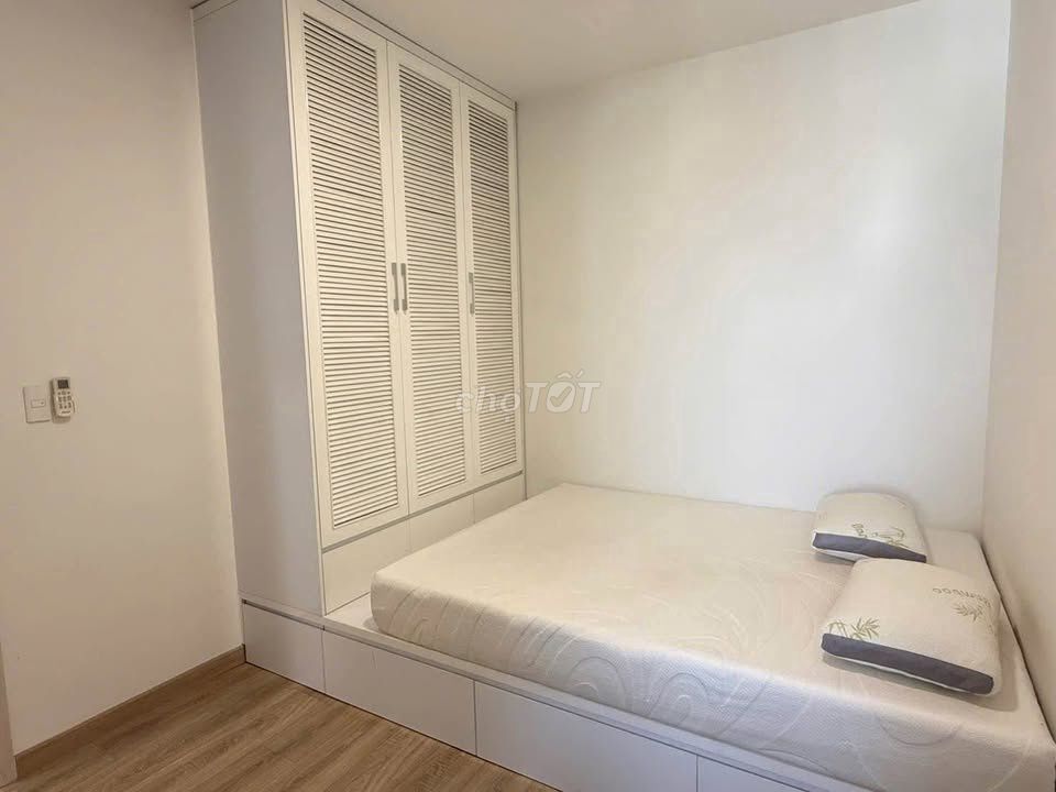 Rent C/c Sky Center - 2 bedrooms for 16 million a month. D/c: 16 Phổ Quang, tb.
