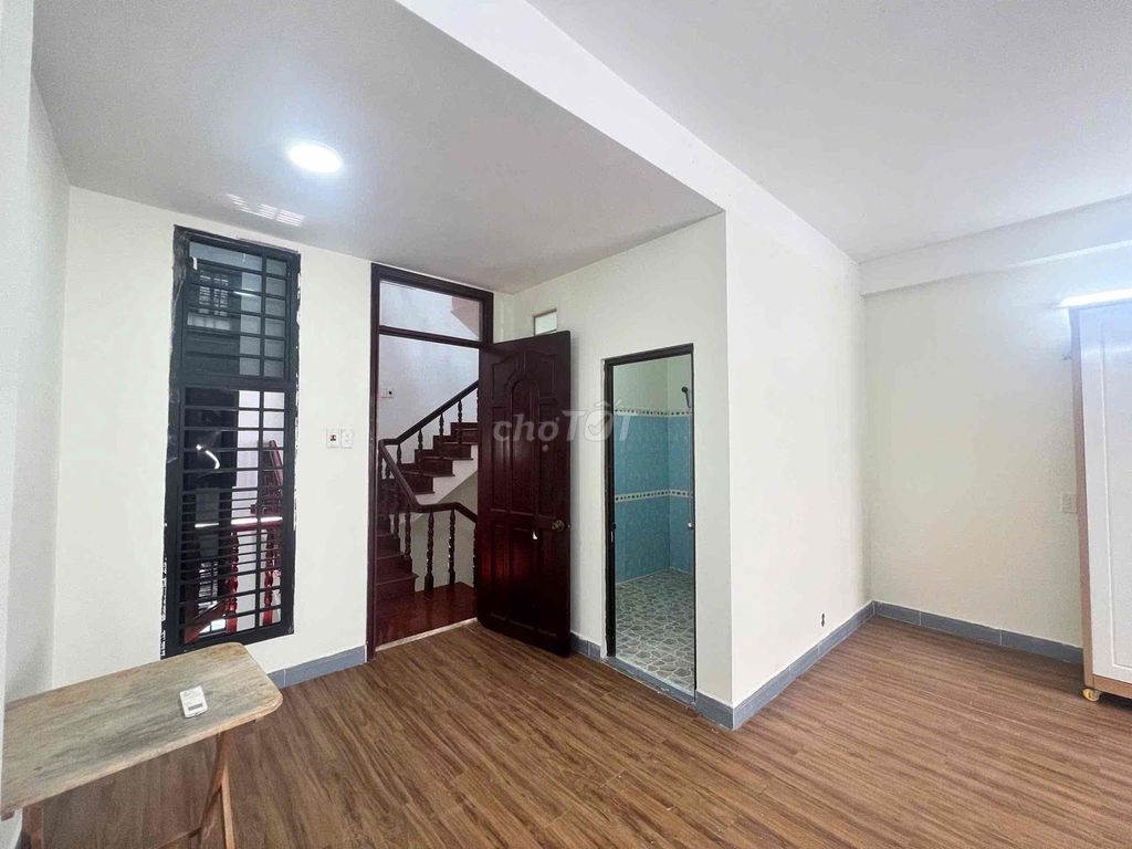 4.6 million -- studio full interior -- cut open, District 2.