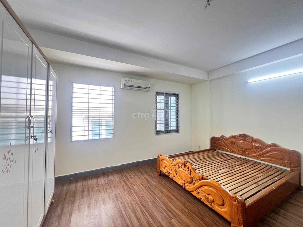 4.6 million -- studio full interior -- cut open, District 2.
