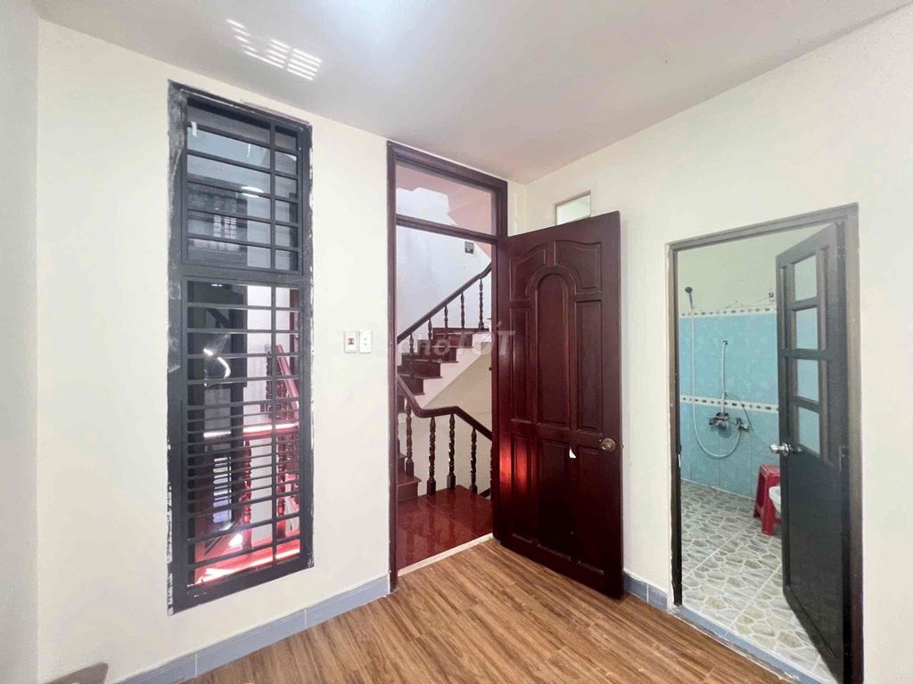4.6 million -- studio full interior -- cut open, District 2.