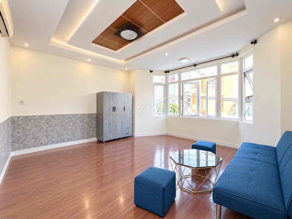Rent a window studio with a super cool sky window.