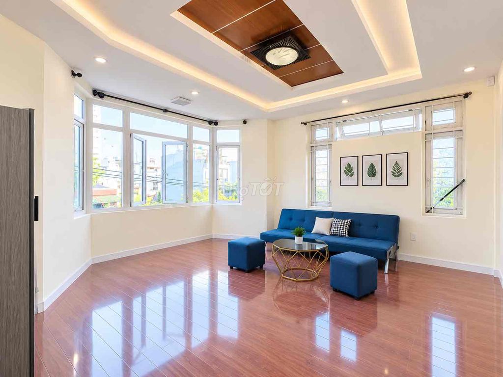 Rent a window studio with a super cool sky window.