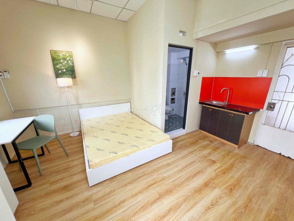 Rent room near the 7-year Wall at the University of Tân Bình VA.