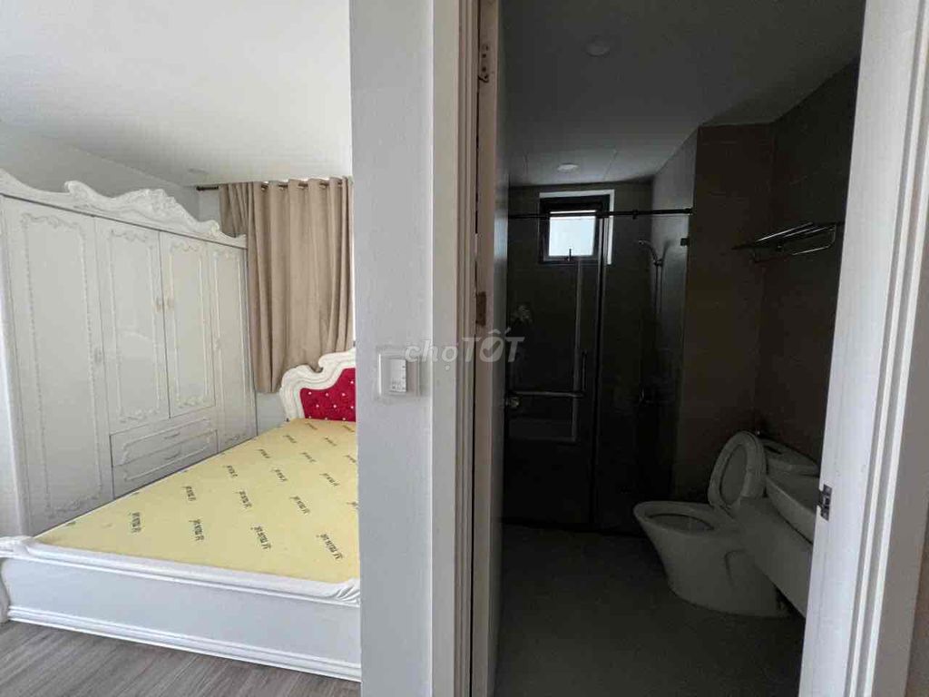 Rent a high-end apartment. Central Premium. Three bedrooms. Two bathrooms, full interior.