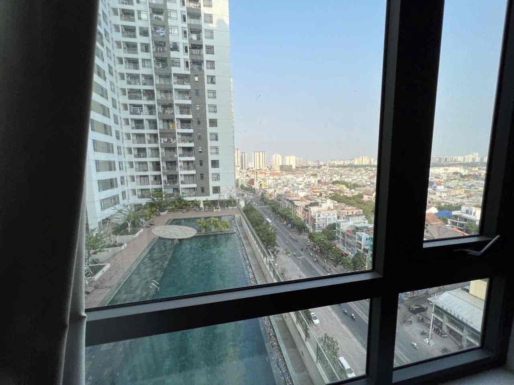 Rent a high-end apartment. Central Premium. Three bedrooms. Two bathrooms, full interior.