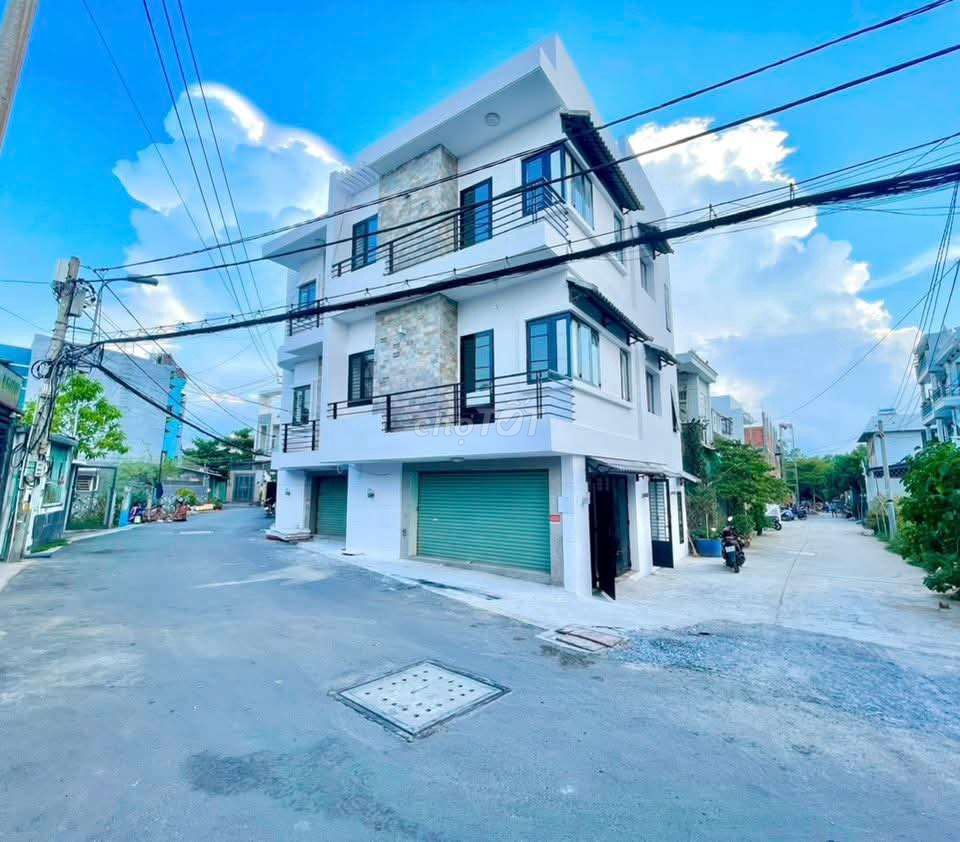 Only 2.8 million in Lê Văn Lương.