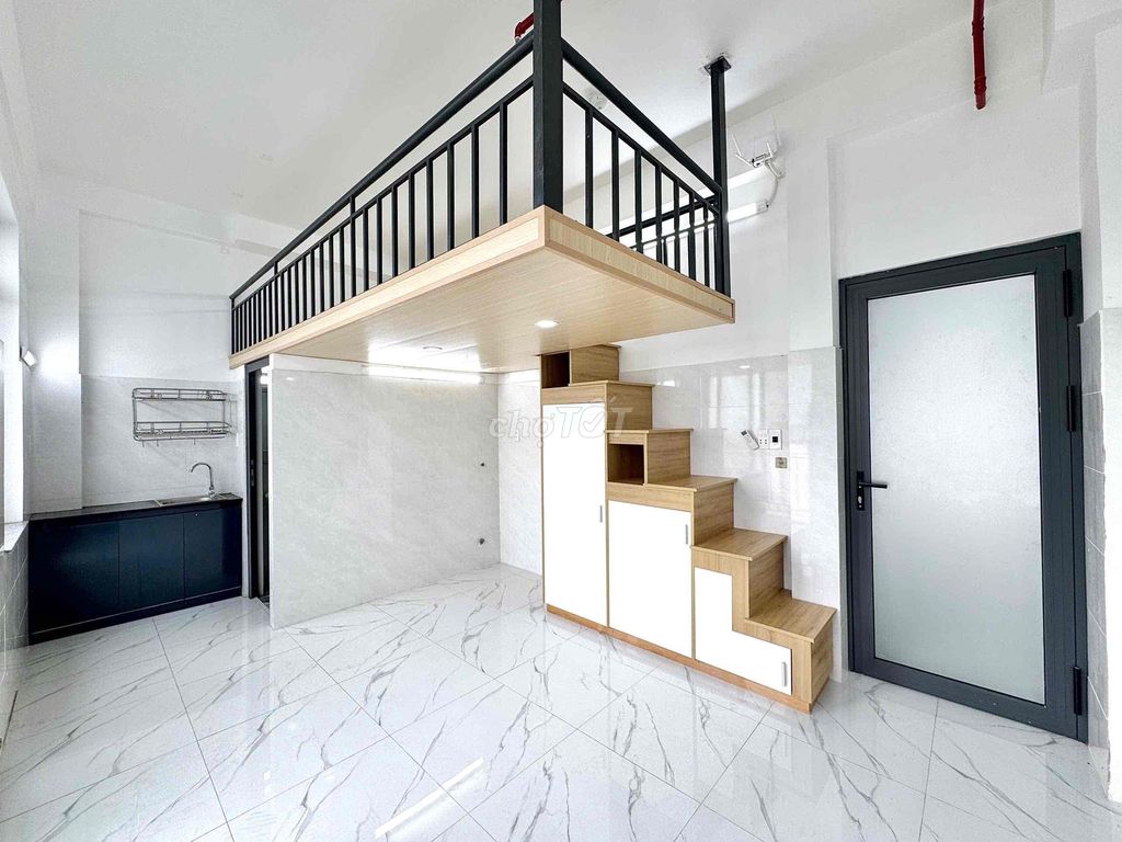 Open a guard-room with a balcony on the nttu District 12.