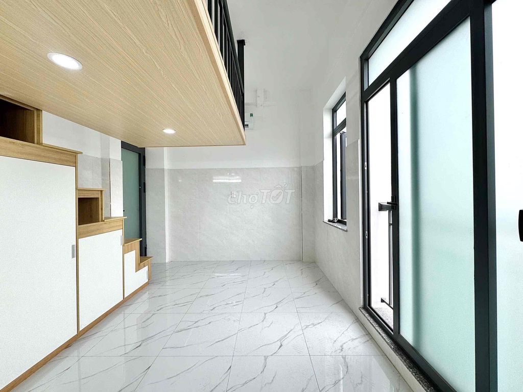 Open a guard-room with a balcony on the nttu District 12.