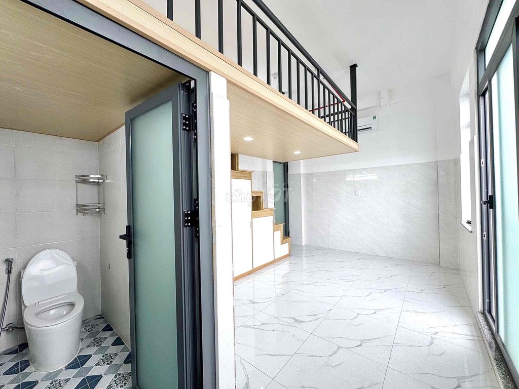 Open a guard-room with a balcony on the nttu District 12.