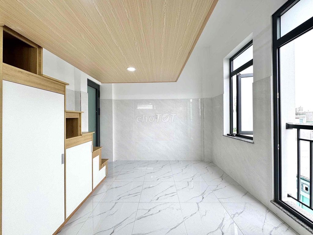 Open a guard-room with a balcony on the nttu District 12.