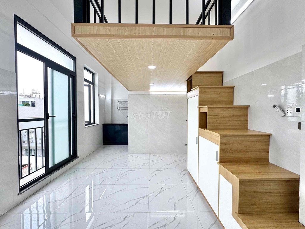 Open a guard-room with a balcony on the nttu District 12.