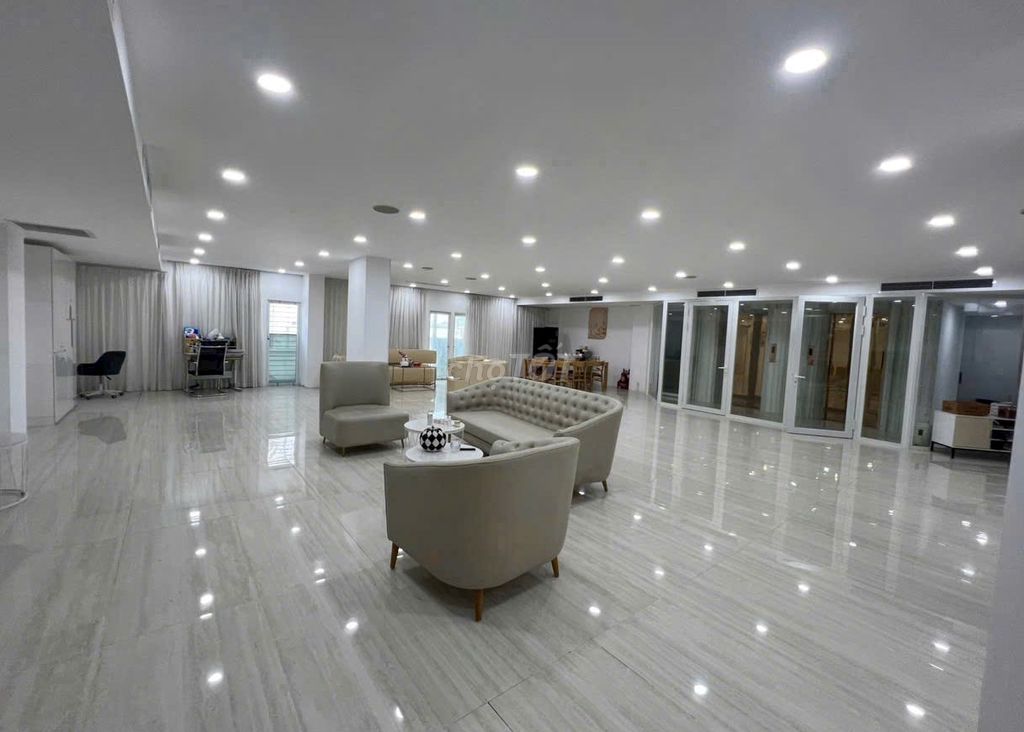 Rent the original building on the 2th corner A.Q.0, 717 14, District 10