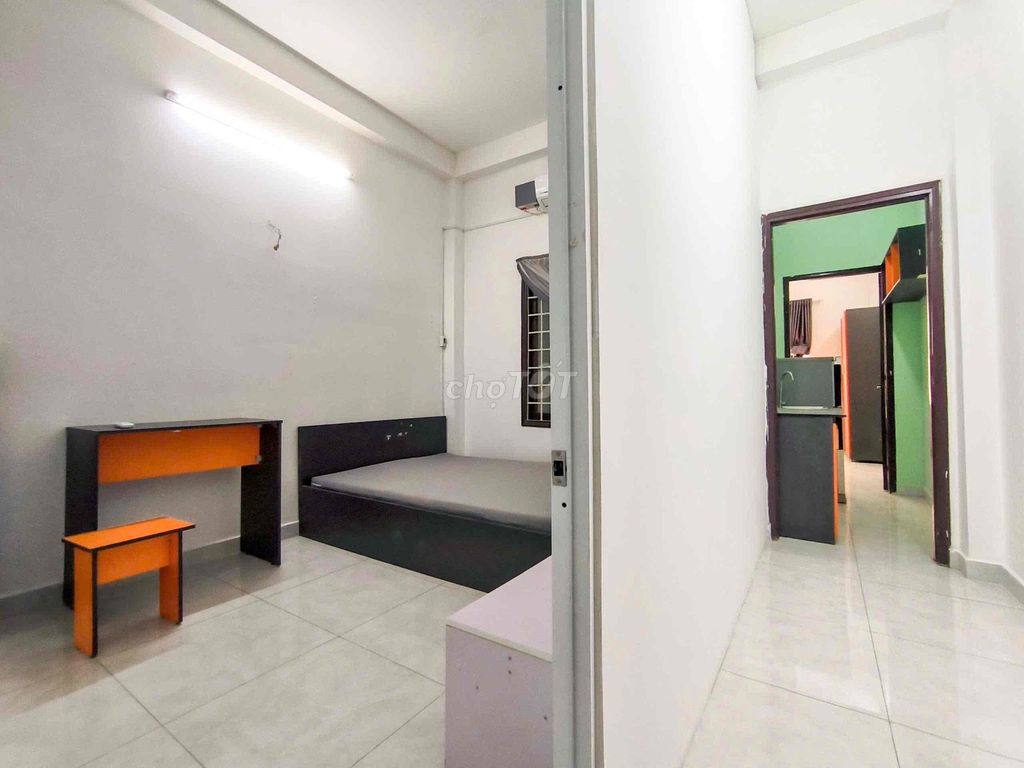 Two-foot bedroom service, 60-foot laundry machine. Large master bedroom.