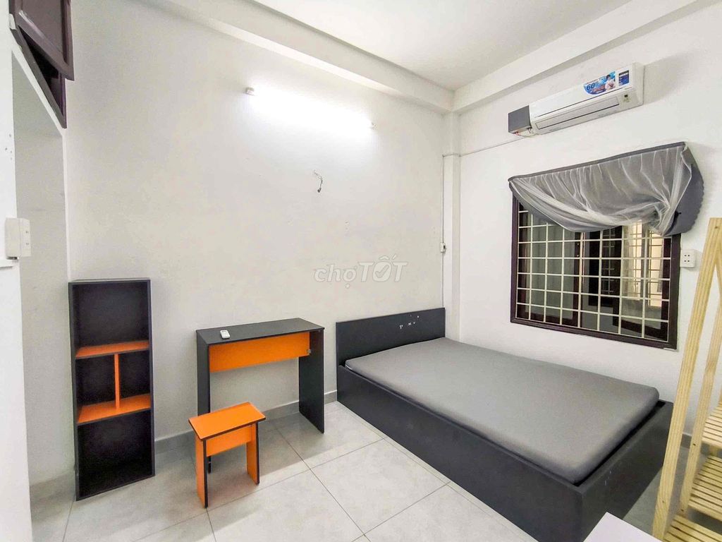 Two-foot bedroom service, 60-foot laundry machine. Large master bedroom.