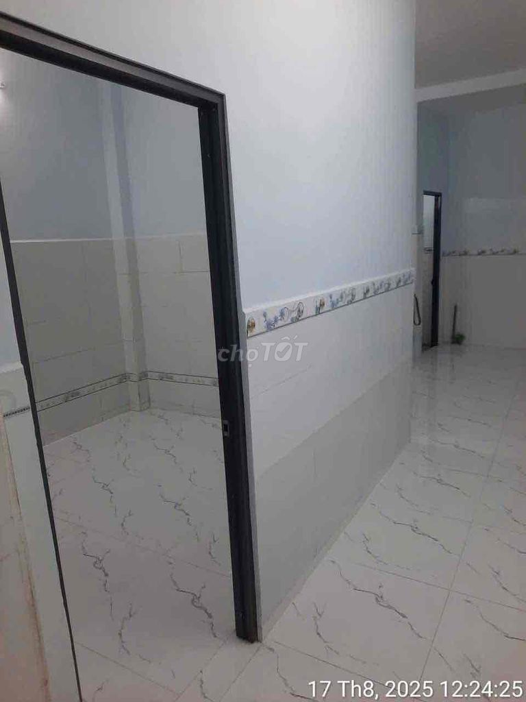 Rent a clean new house near Vĩnh Lộc B by a five-dollar market.