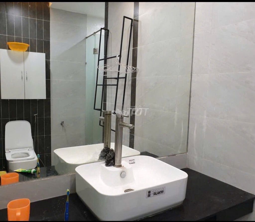 Three beautiful floors, three meters x 10 meters, two bedrooms, three toilets, full interior, five meters P.V.