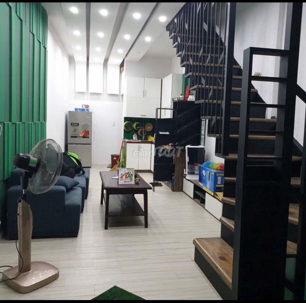 Three beautiful floors, three meters x 10 meters, two bedrooms, three toilets, full interior, five meters P.V.