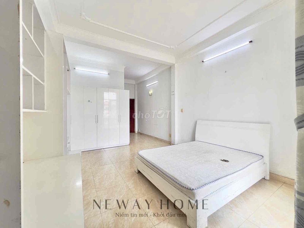 A cool apartment on the road near Parma Malone, South Sea Church