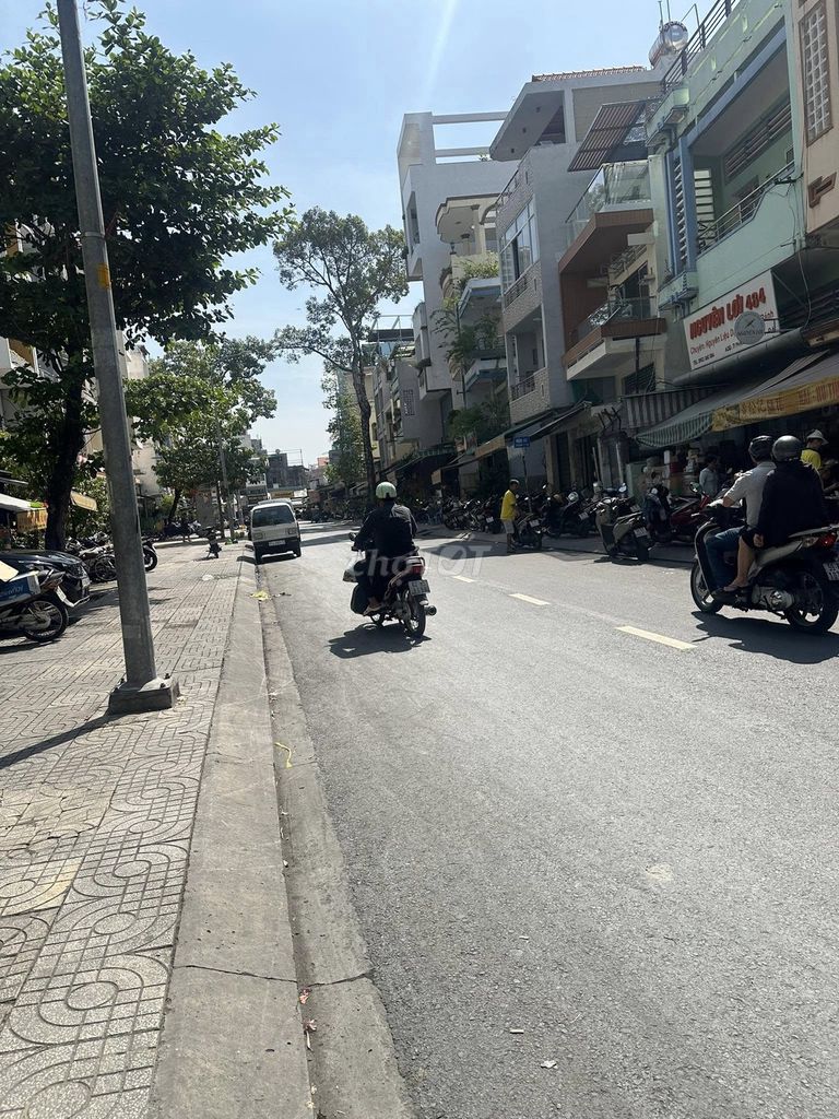 Rent a four-by-one An Dương Vương street, 8 x 21 meters, 4.30 million a month.