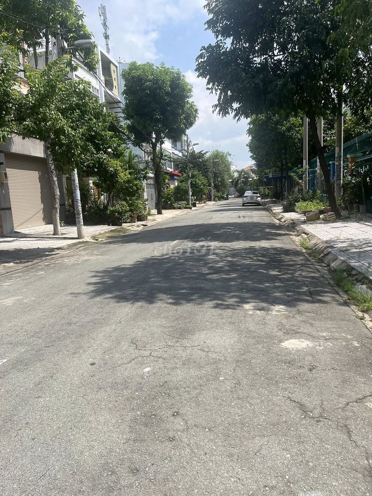 Rent a four-by-one An Dương Vương street, 8 x 21 meters, 4.30 million a month.