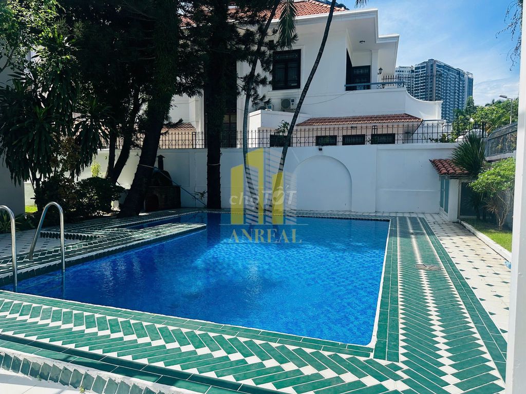 Rent a house in a yard house. 800 M2 pools cost 140 million.
