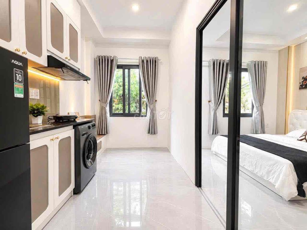 Open the apartment. One bedroom. Full Seven. Good job.