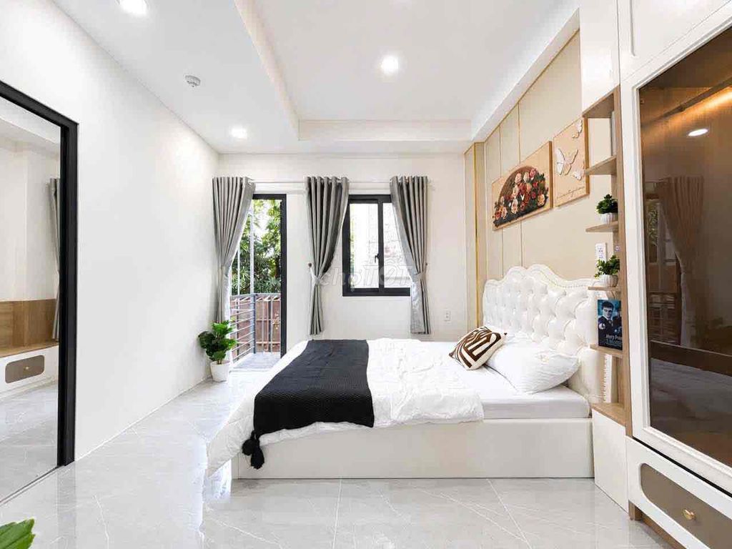 Open the apartment. One bedroom. Full Seven. Good job.