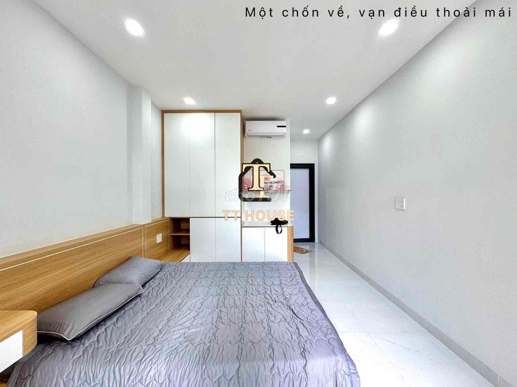 The balcony studio is near the blue line, University of hutech, uef,