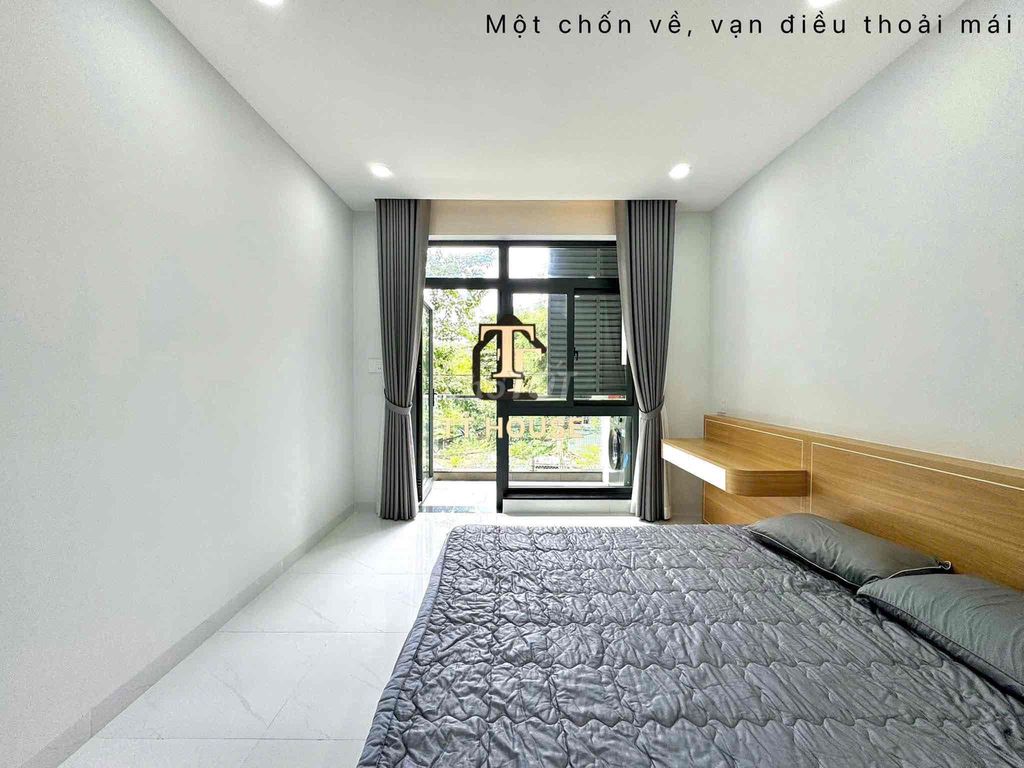 The balcony studio is near the blue line, University of hutech, uef,
