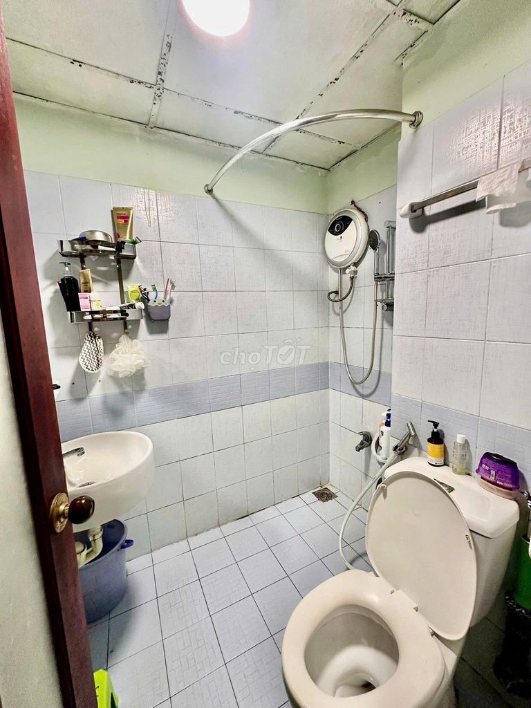 Rent a three-p-sleep-a-half-Nguyễn Văn Quá for 8 million a month.