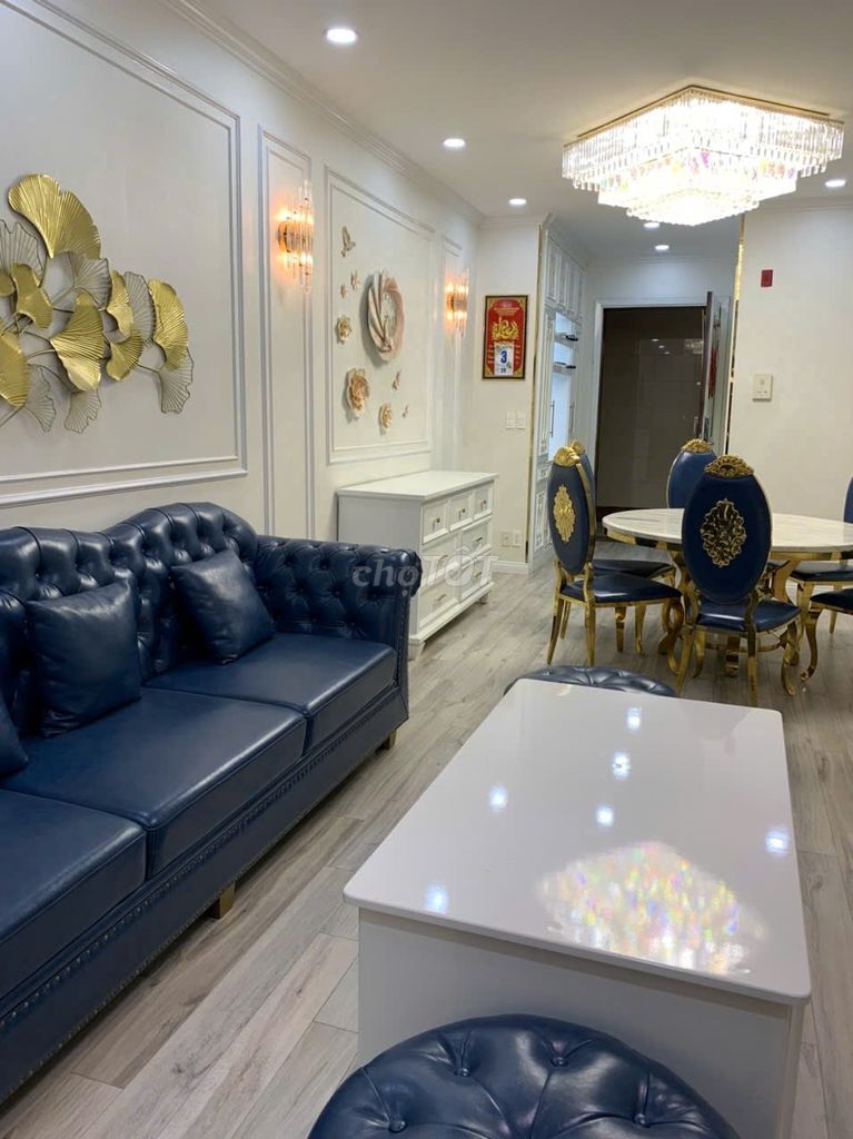 The owner rents three bedrooms, two toilets, 140 meters, 15 million v. 11 . hm.
