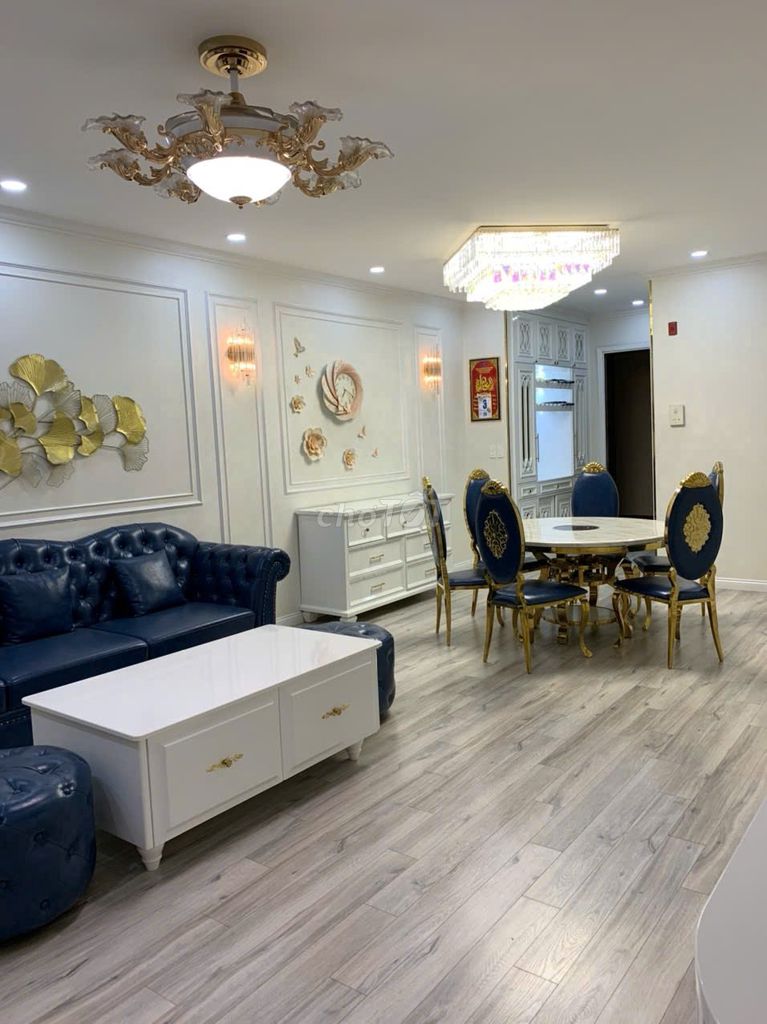 The owner rents three bedrooms, two toilets, 140 meters, 15 million v. 11 . hm.