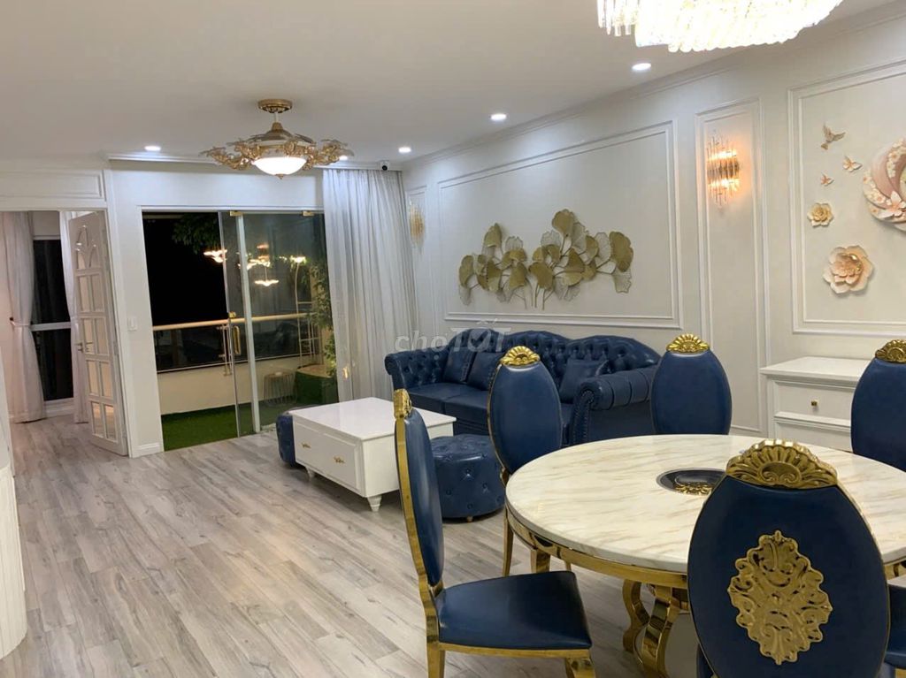 The owner rents three bedrooms, two toilets, 140 meters, 15 million v. 11 . hm.