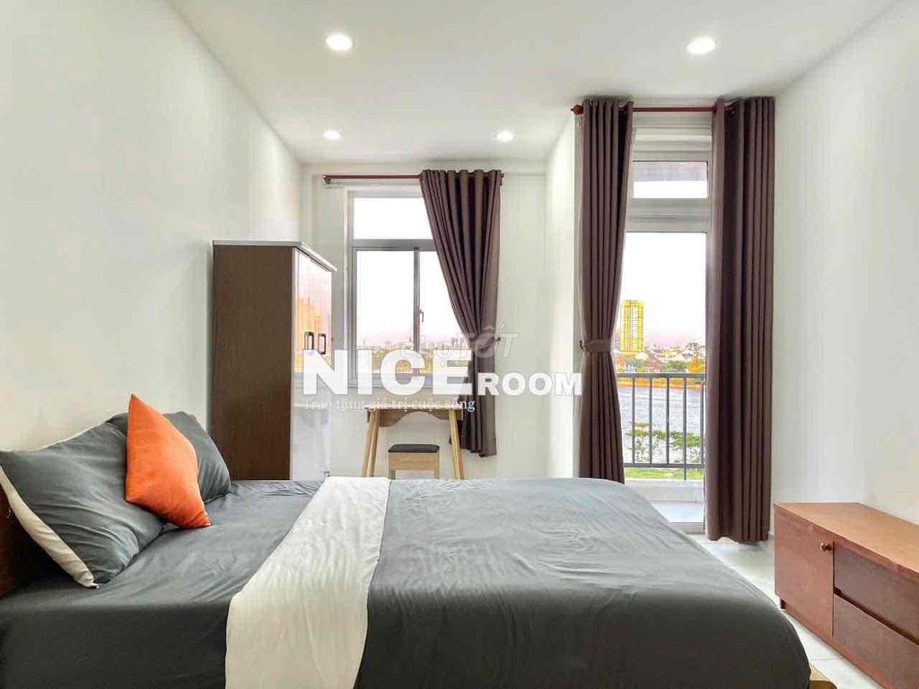 Rent a bedroom near the Saigon Bridge.