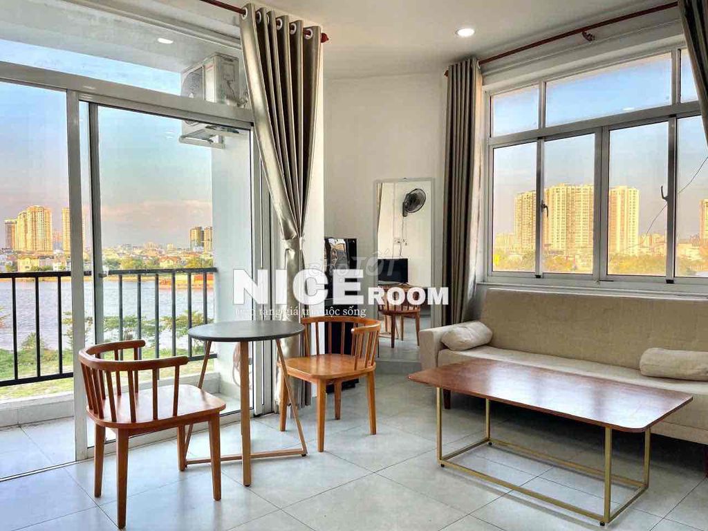Rent a bedroom near the Saigon Bridge.