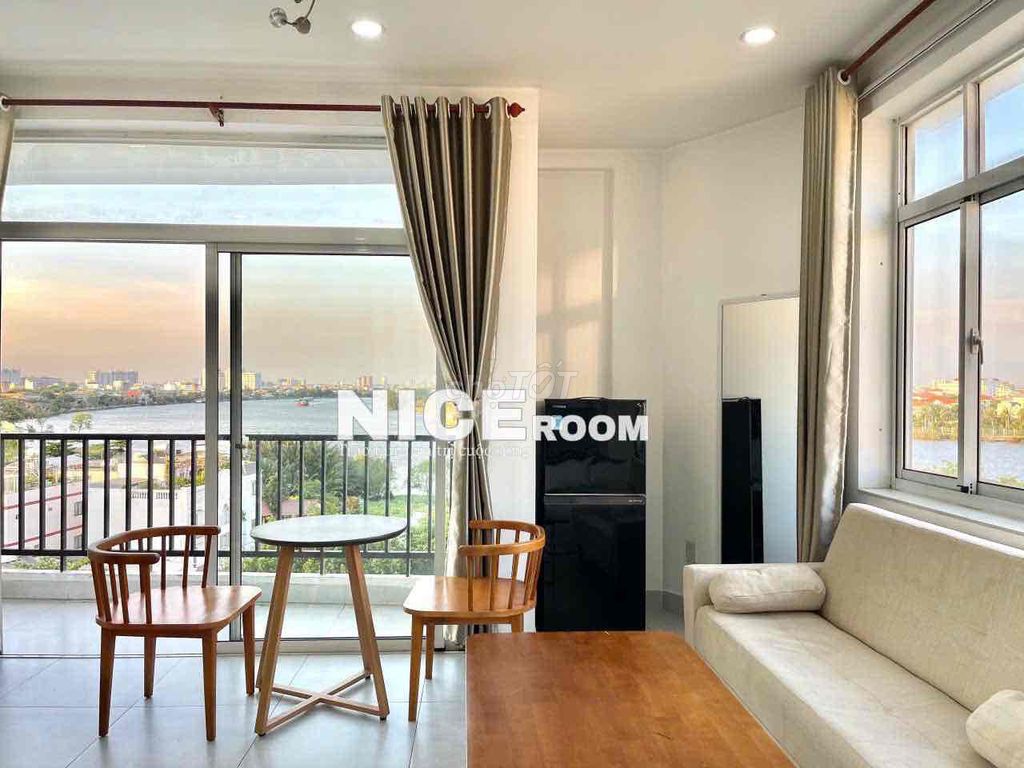 Rent a bedroom near the Saigon Bridge.