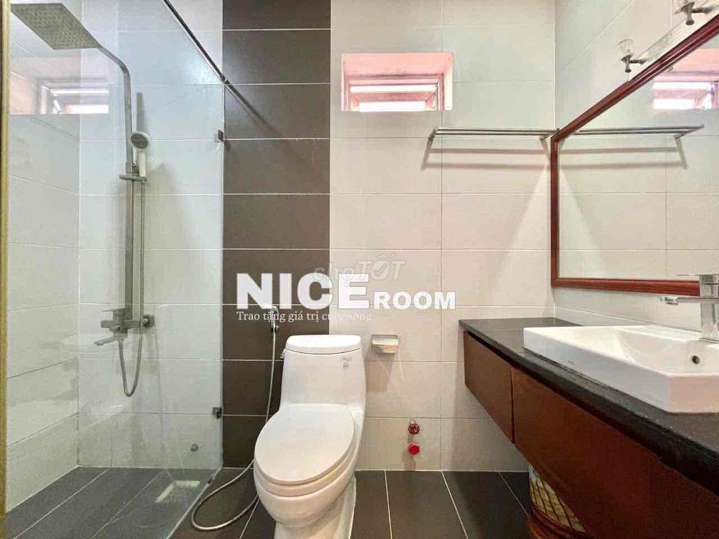 Rent a bedroom near the Saigon Bridge.