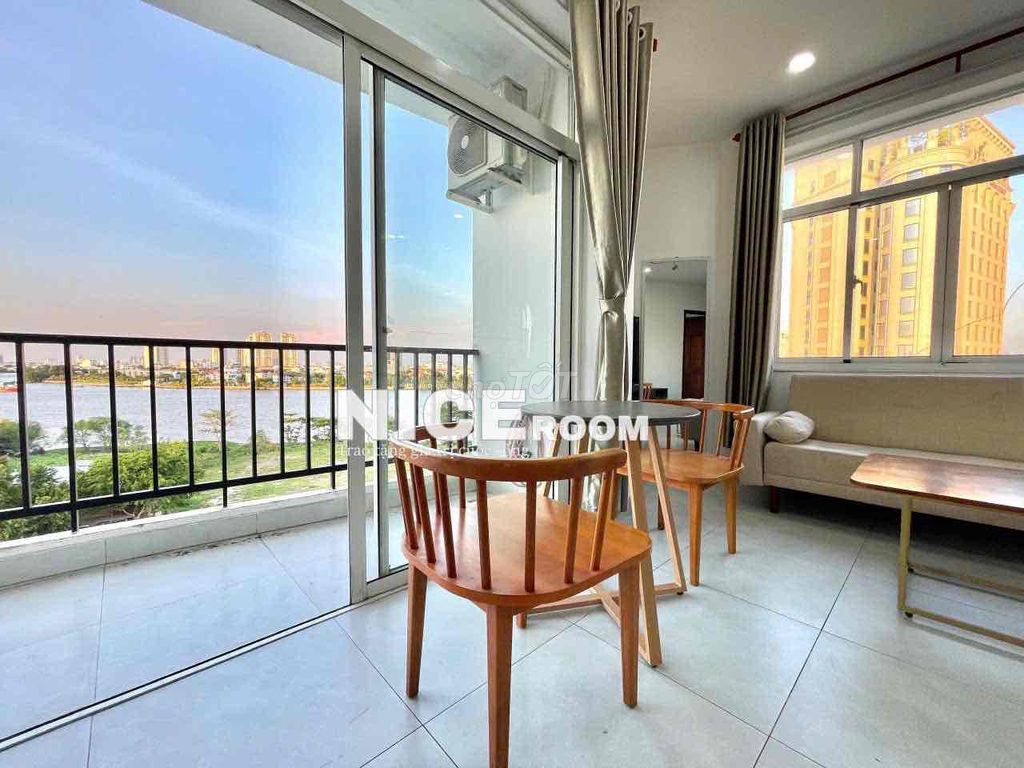 Rent a bedroom near the Saigon Bridge.