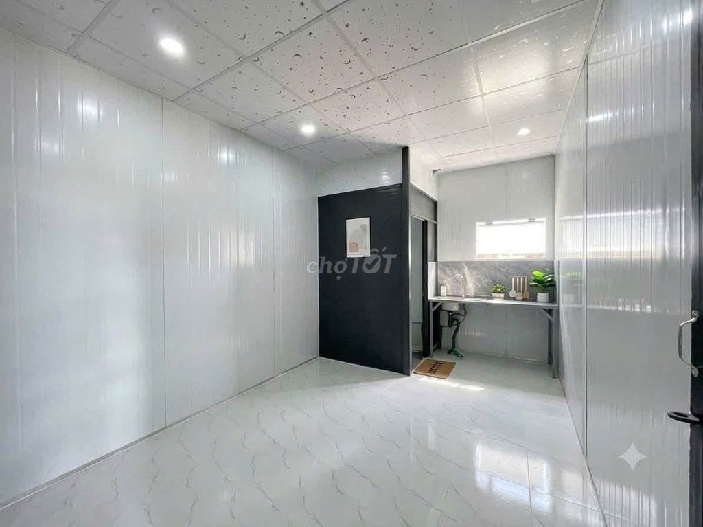 Open up the nice new room, Nguyễn Duy Trinh. Two fine bids.