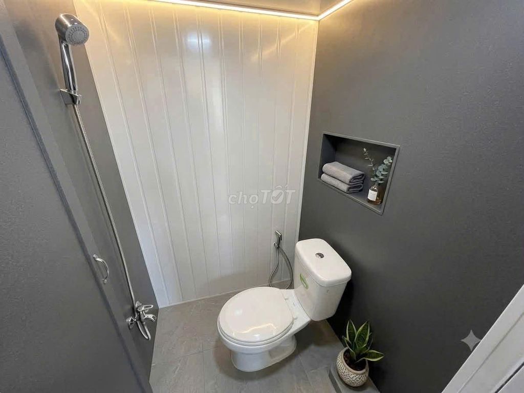 Open up the nice new room, Nguyễn Duy Trinh. Two fine bids.