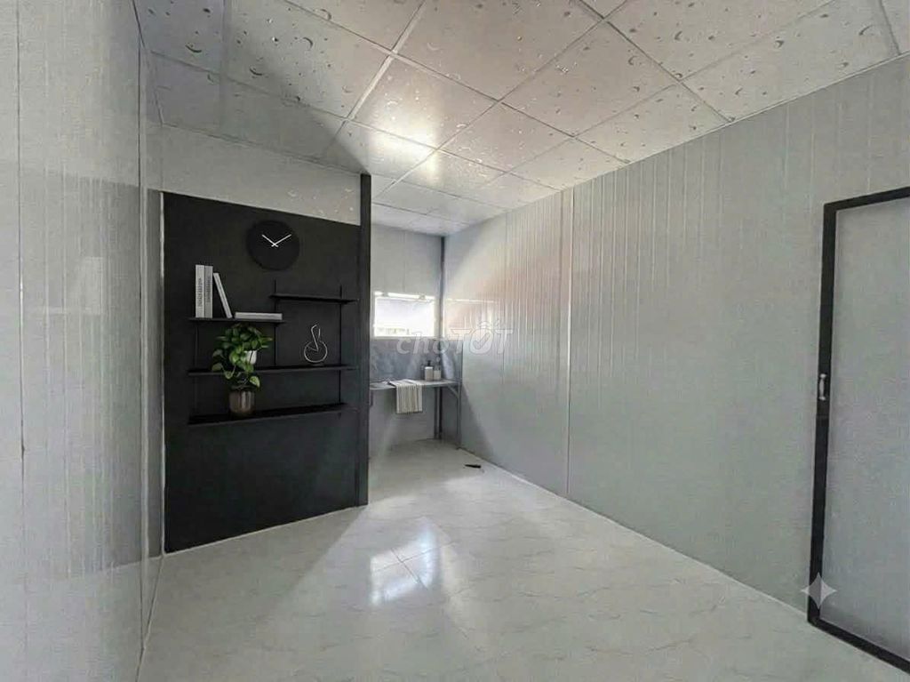 Open up the nice new room, Nguyễn Duy Trinh. Two fine bids.