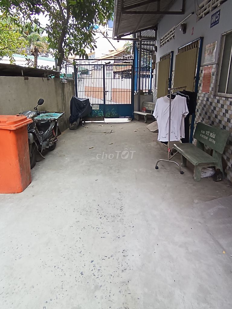 The Grand Alley Inn, which has large guards-- kitchen/ toilet in the house, P.An Lạc (E.Bình Tân)