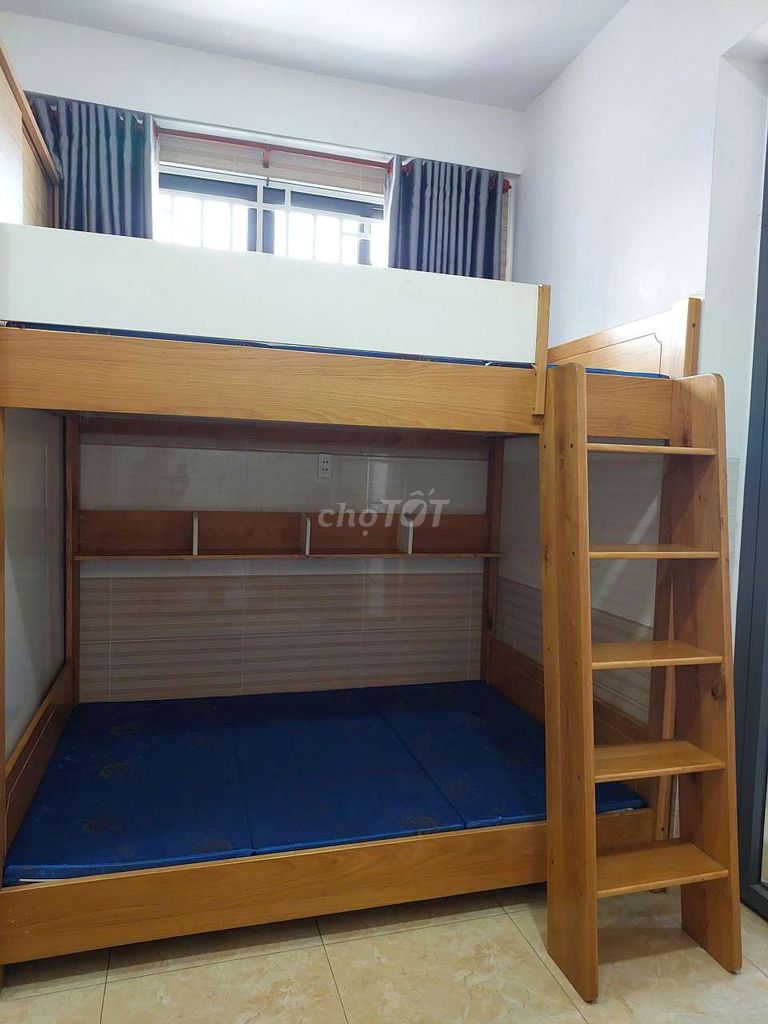 apartment, living room right next to Prince 2, spkt